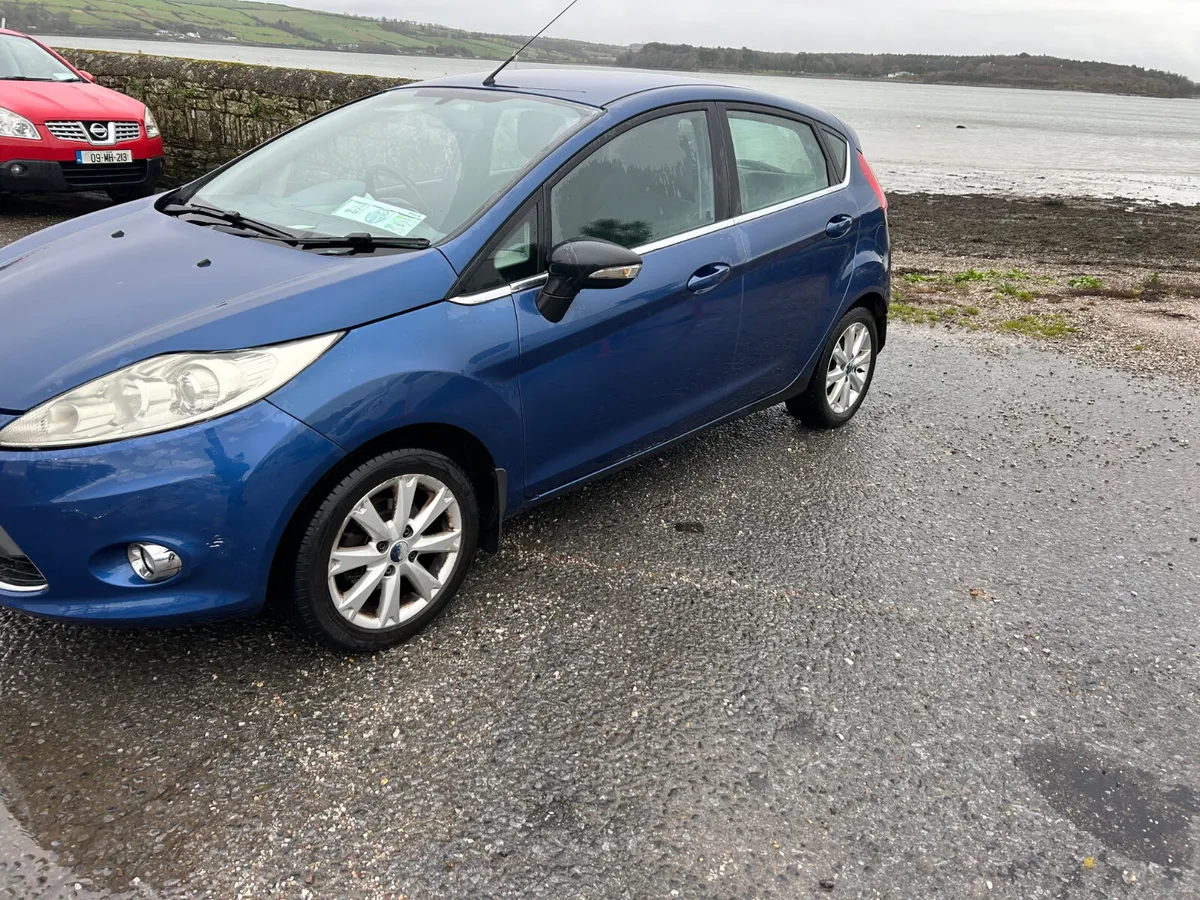 Ford Fiesta 2010 - Image 2