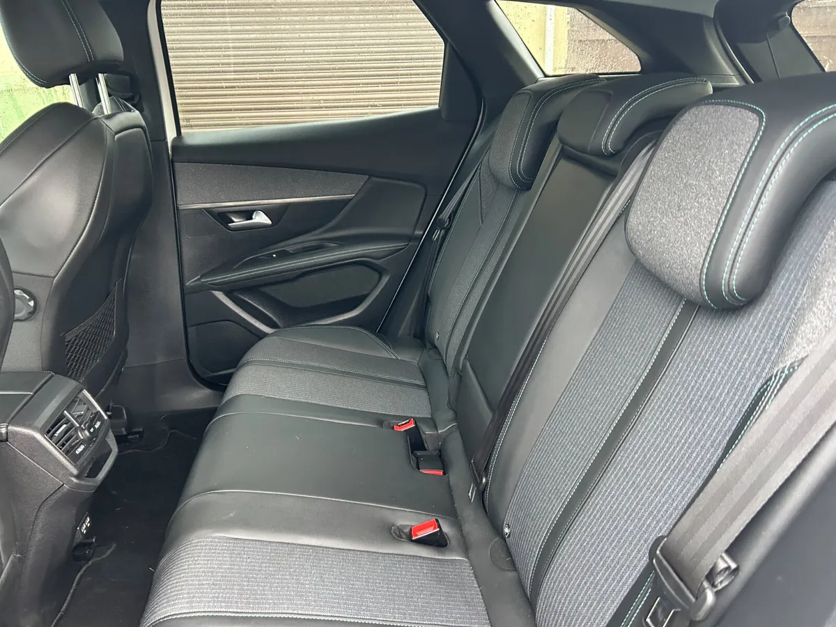 Peugeot 3008 2021, low mileage , white - Image 4