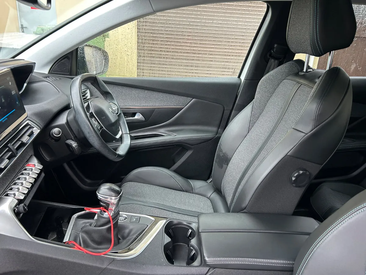 Peugeot 3008 2021, low mileage , white - Image 3