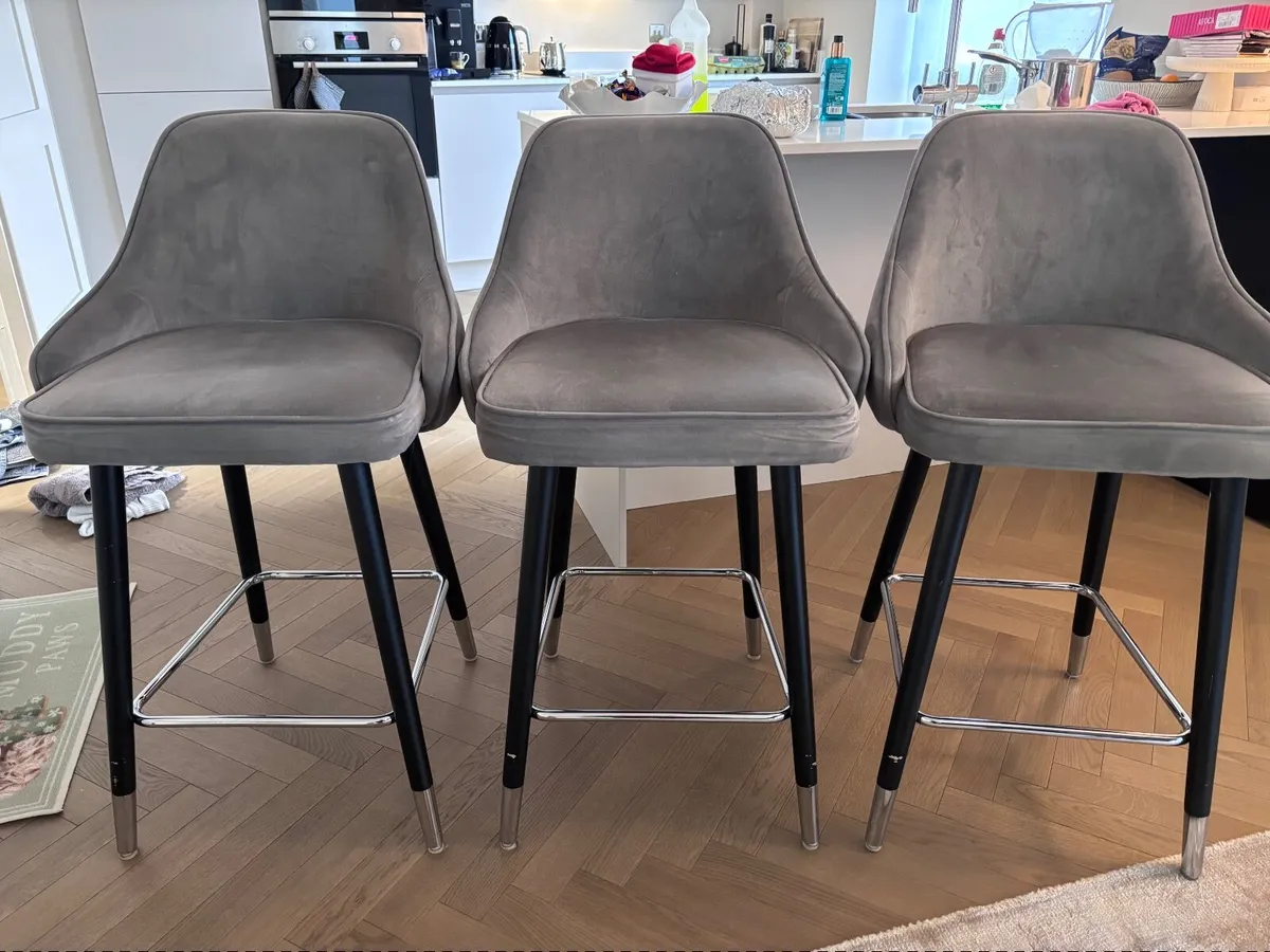 Set of 3 Bar Stools - Image 1