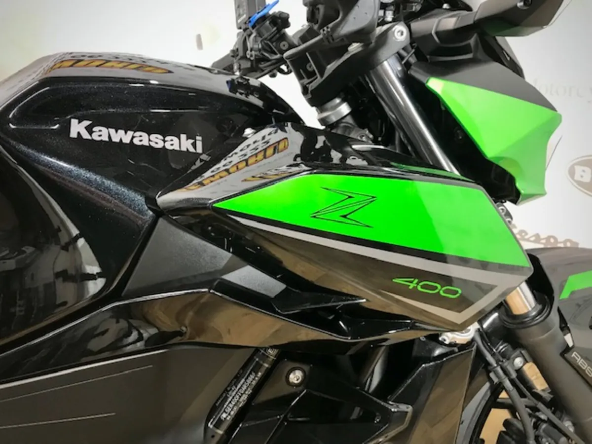 PRE-OWNED Kawasaki Z400 2024 - Image 4