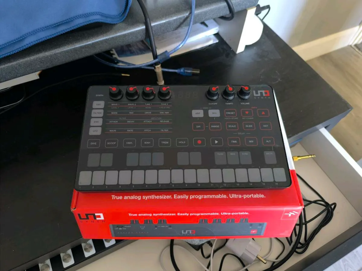 IK Multimedia UNO Synth - Image 3