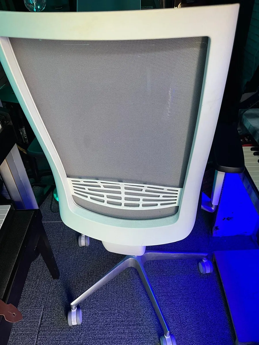 Office chair - Image 2