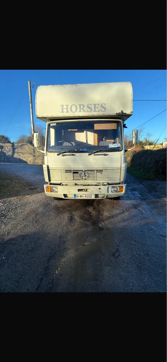 Horse truck - Image 1