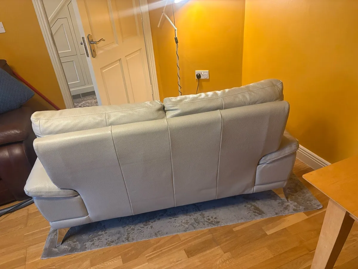 2 Seater Cream Leather Sofa - Image 4