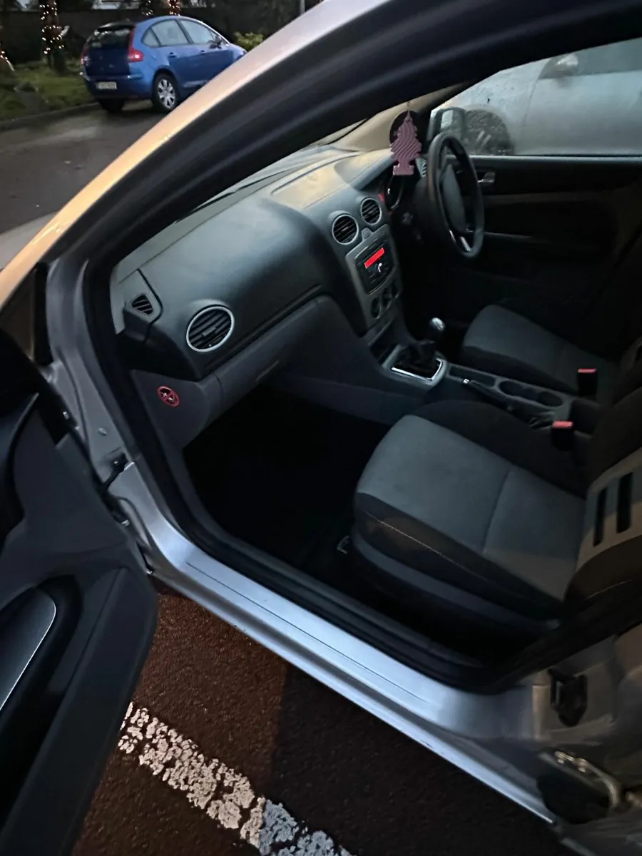 Ford Focus 2011 - Image 2