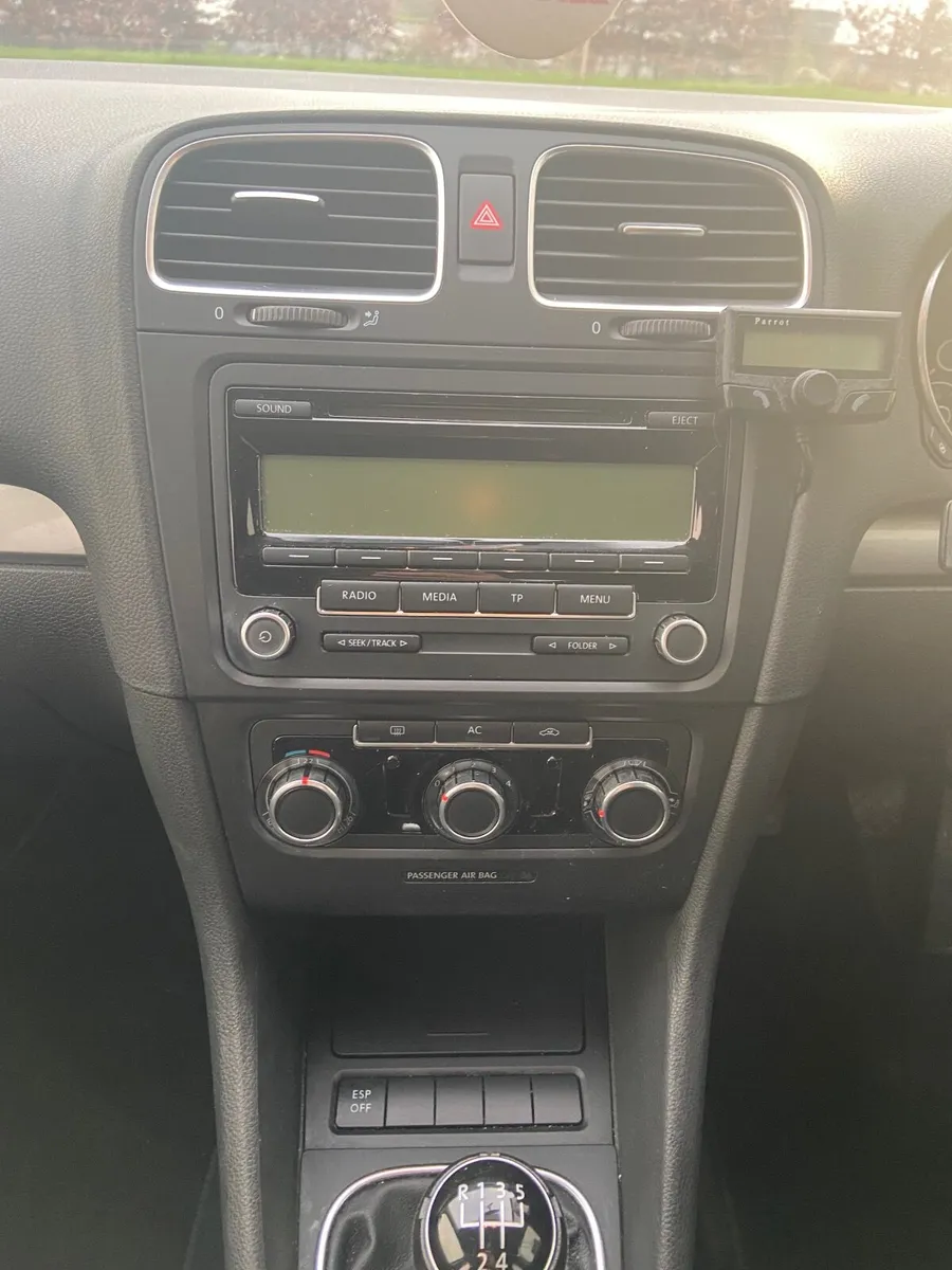Volkswagen Golf 2010 - Image 4