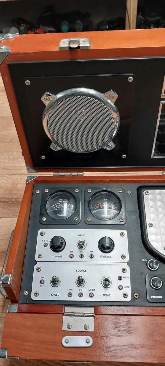Radio - Image 4
