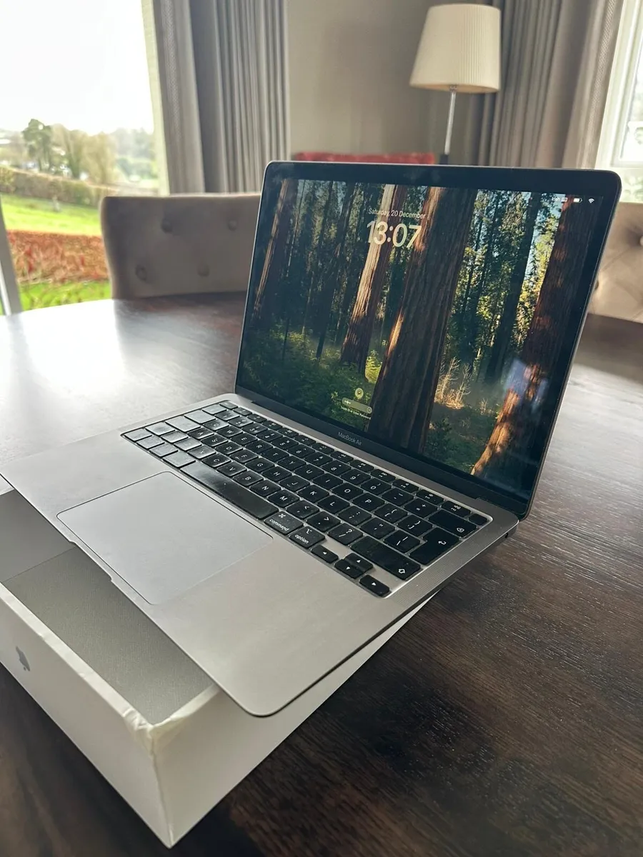 MacBook Air 2020 13.3” Display - Image 1