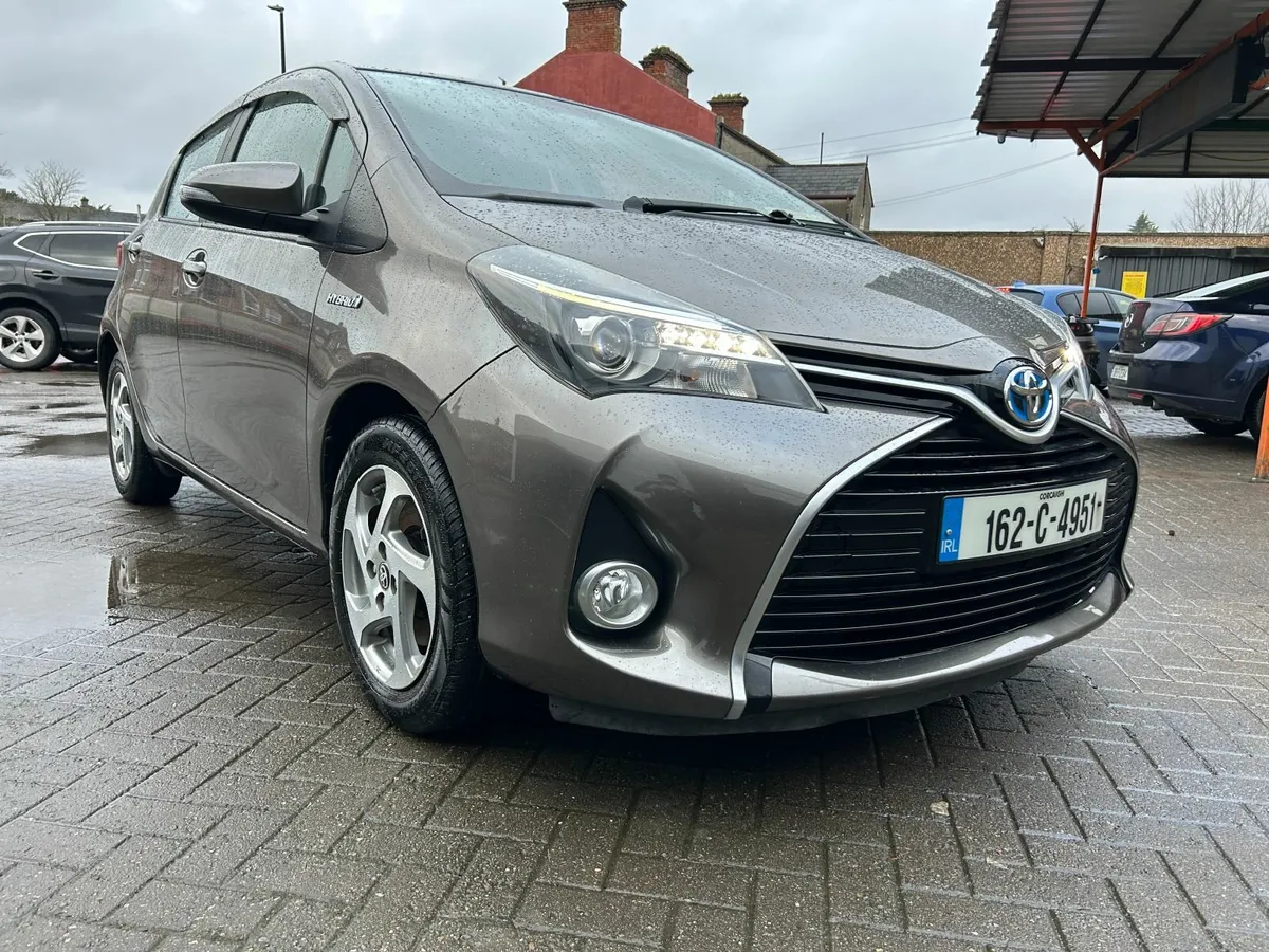 Toyota Yaris 2016 Hybrid LUXURY AUTO - Image 1