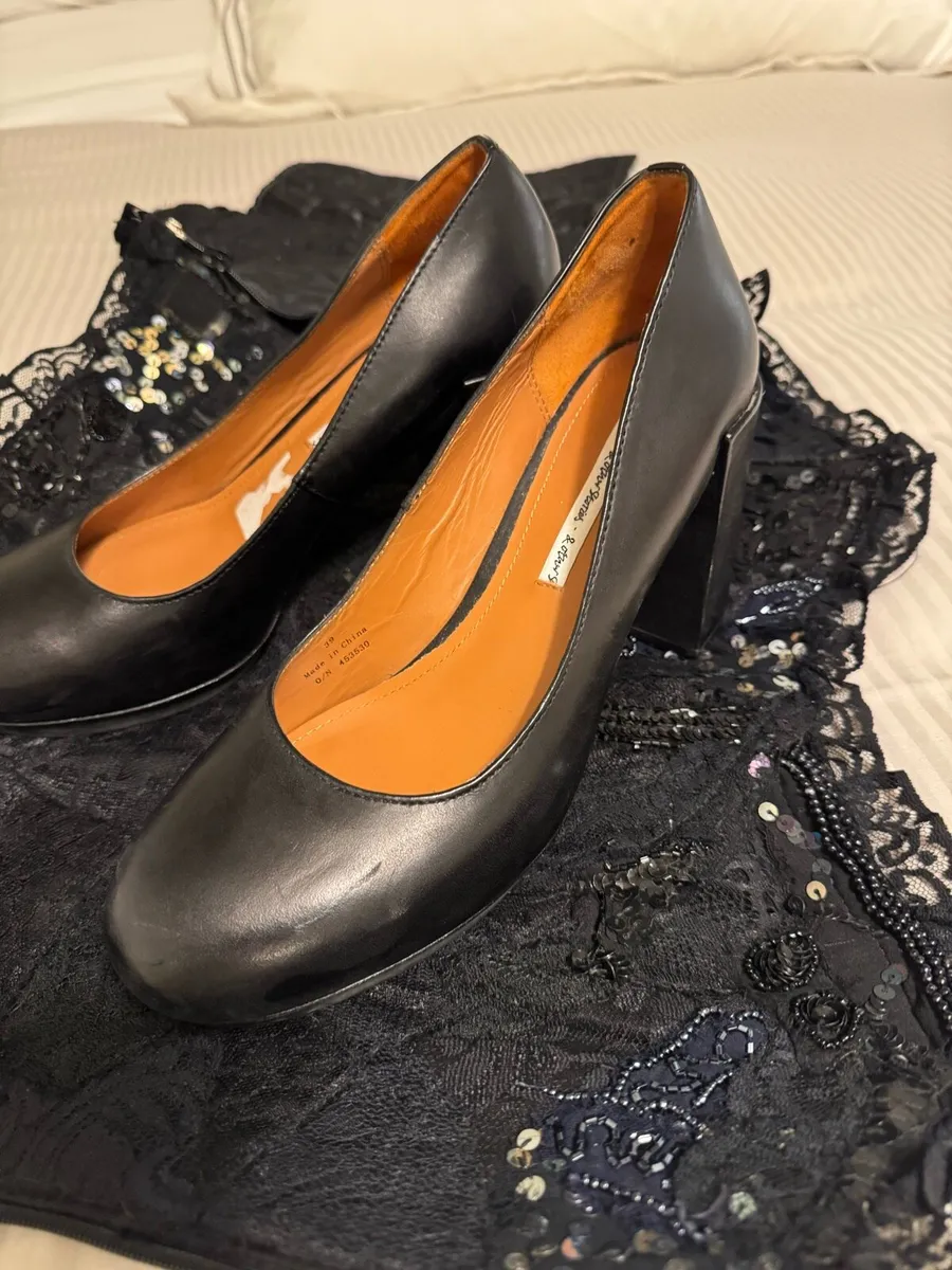 Women’s shoes - Image 1