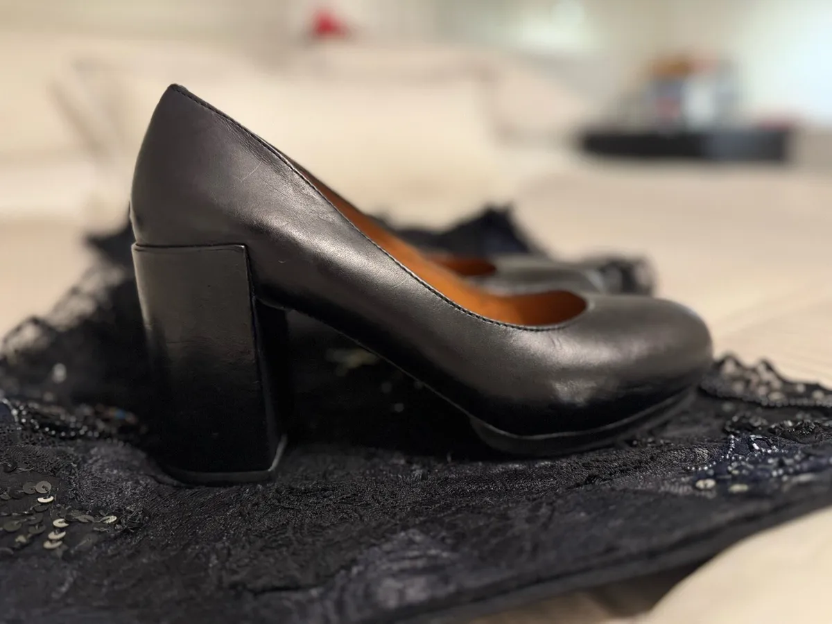 Women’s shoes - Image 3