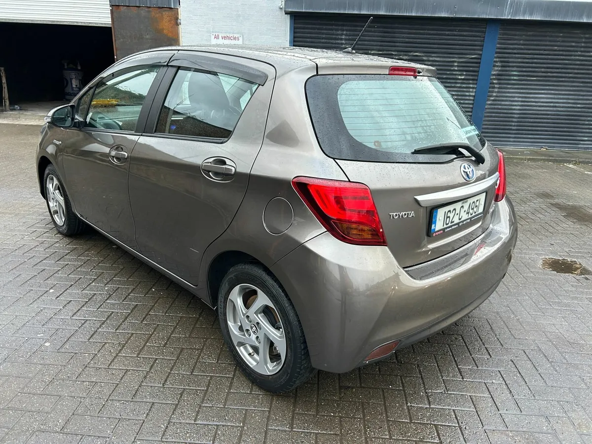 Toyota Yaris 2016 Hybrid LUXURY AUTO - Image 4