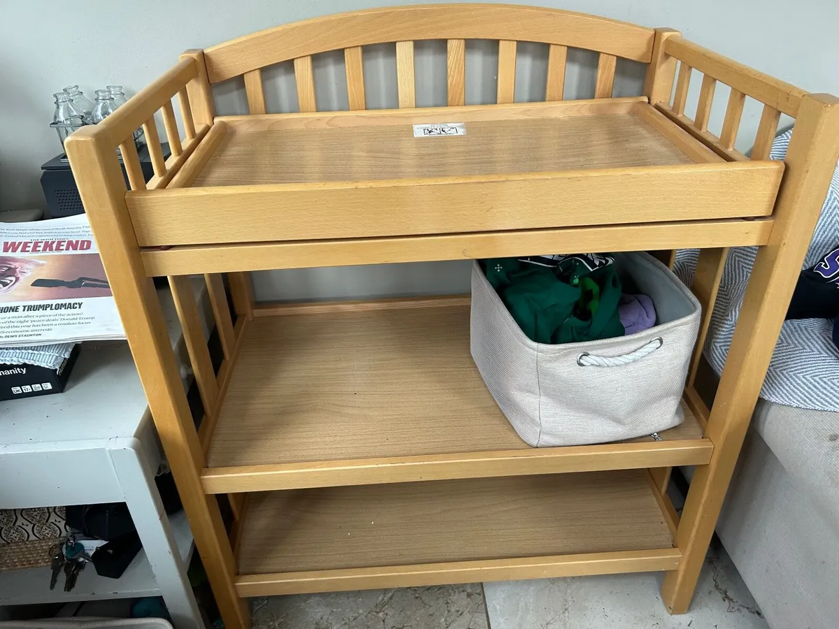 Baby changing table - Image 2
