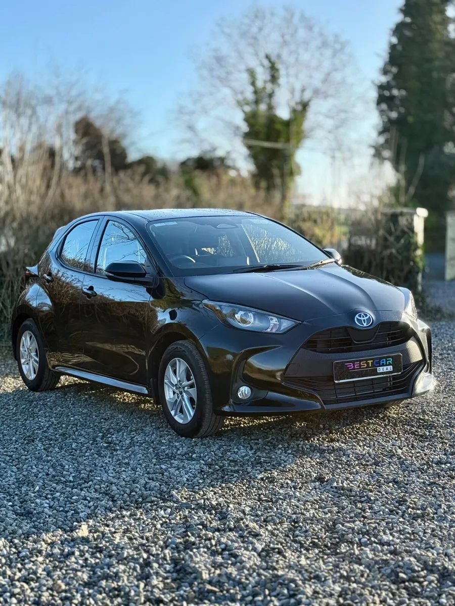 2025 Toyota Yaris Luna 1.5 petrol Hybrid Automatic - Image 2