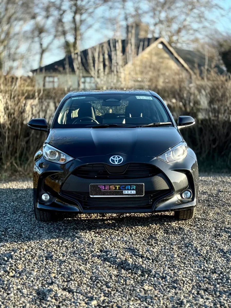 2025 Toyota Yaris Luna 1.5 petrol Hybrid Automatic - Image 3