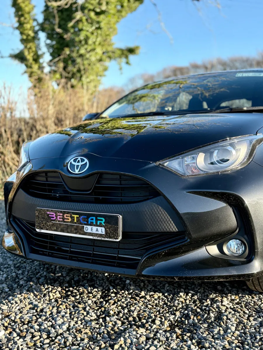 2025 Toyota Yaris Luna 1.5 petrol Hybrid Automatic - Image 4