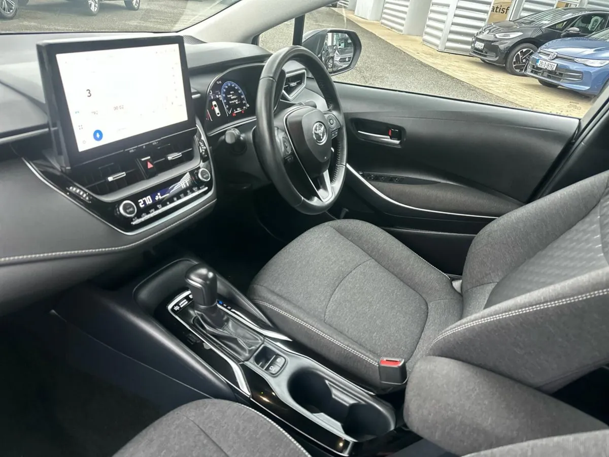 Toyota Corolla LUNA 1.8 HYBRID - Image 3