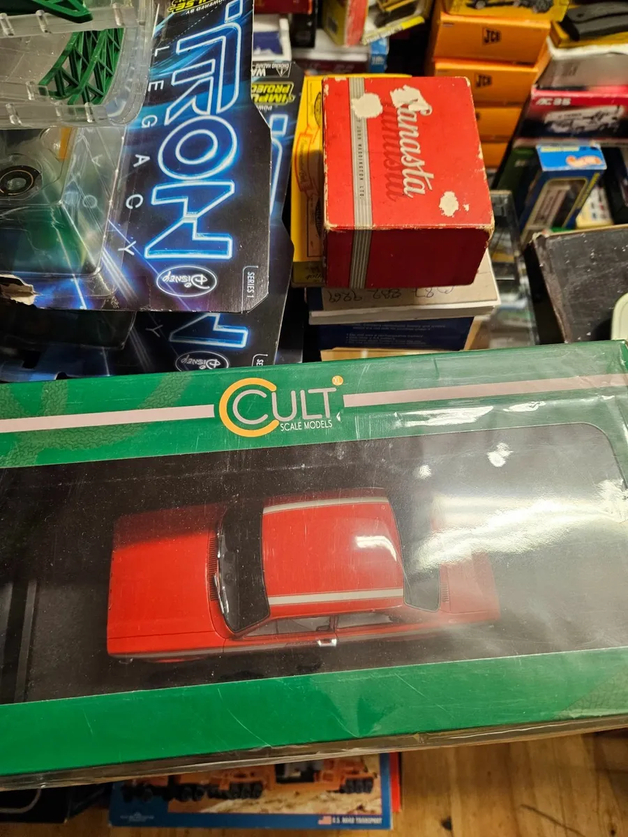 Corgi Cult Ford Escort MKI 1.18 - Image 2