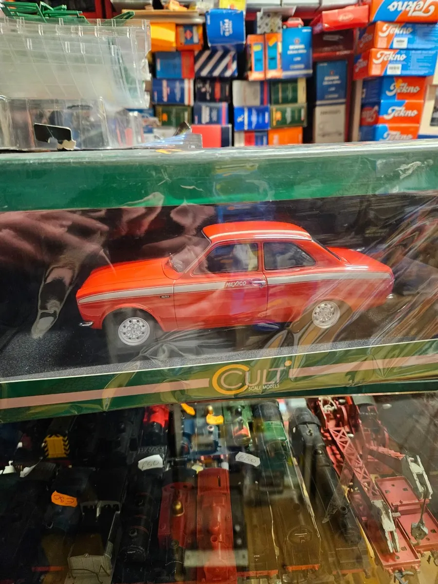 Corgi Cult Ford Escort MKI 1.18 - Image 3