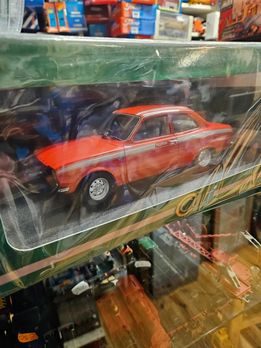 Corgi Cult Ford Escort MKI 1.18 - Image 4