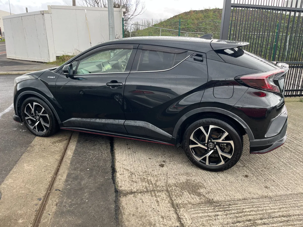 TOYOTA C-HR 2018, 1.8 HYBRID AUTO LOW KM HIGH SPEC - Image 3