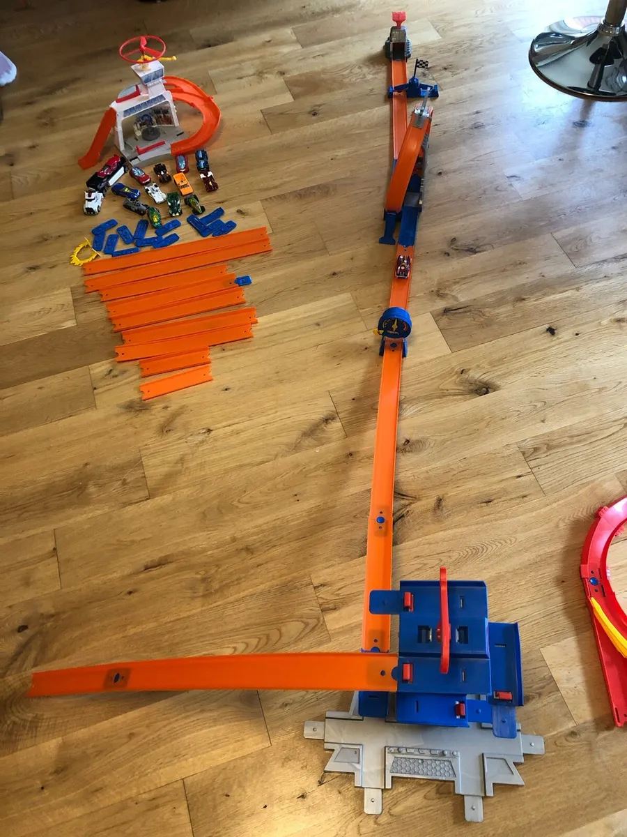 Hot wheels sets - Image 3