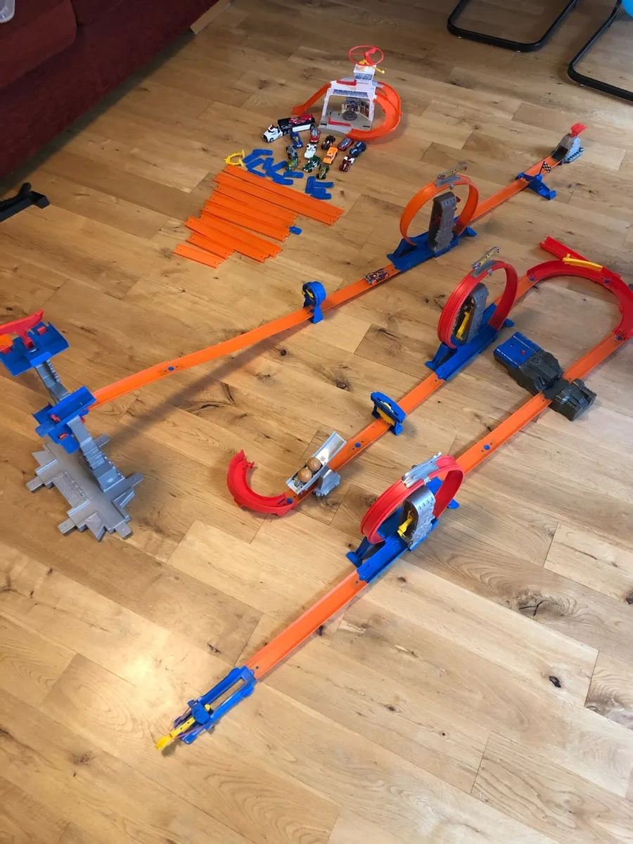 Hot wheels sets - Image 1
