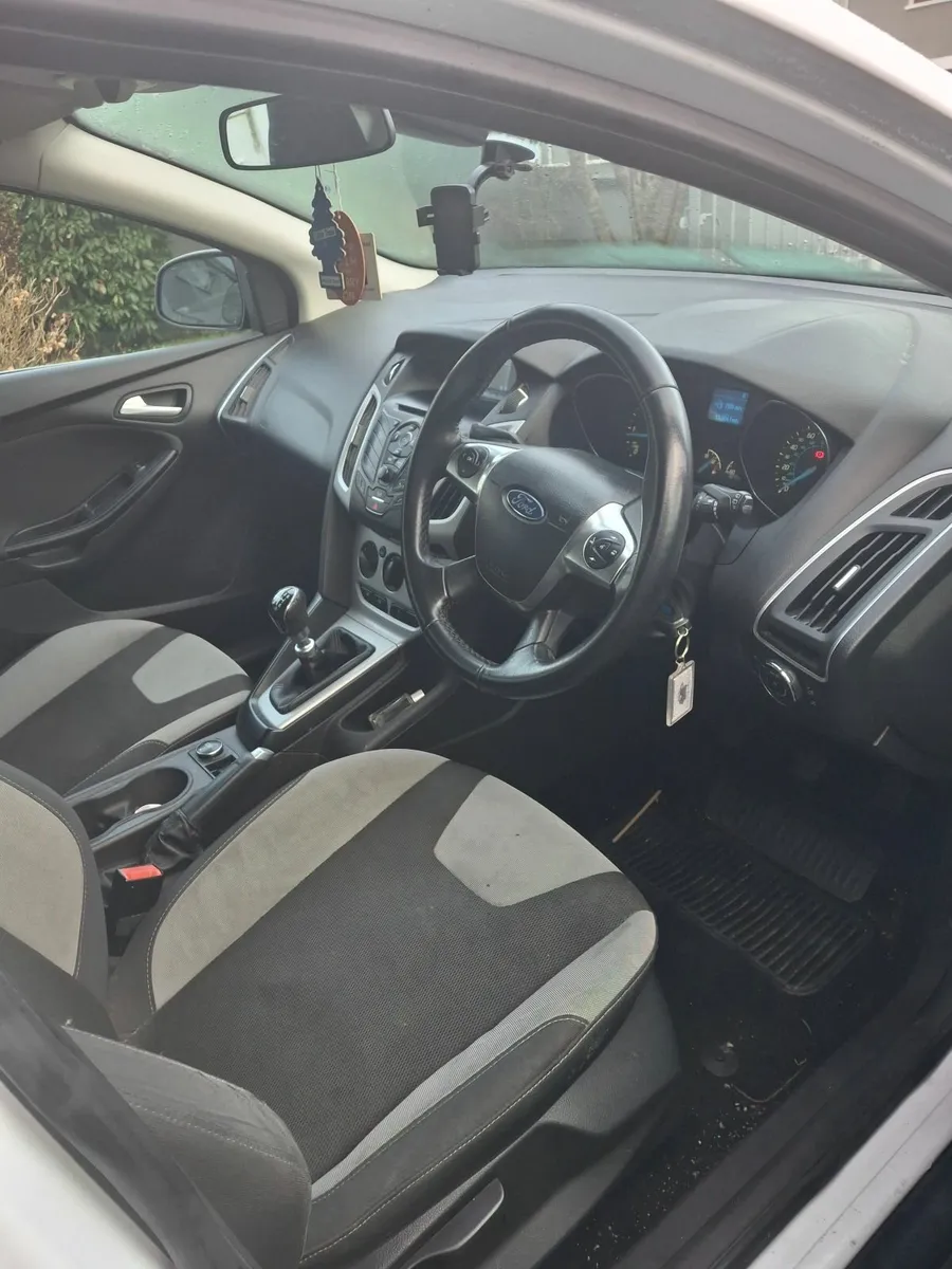 Ford Focus 2013 - Image 2