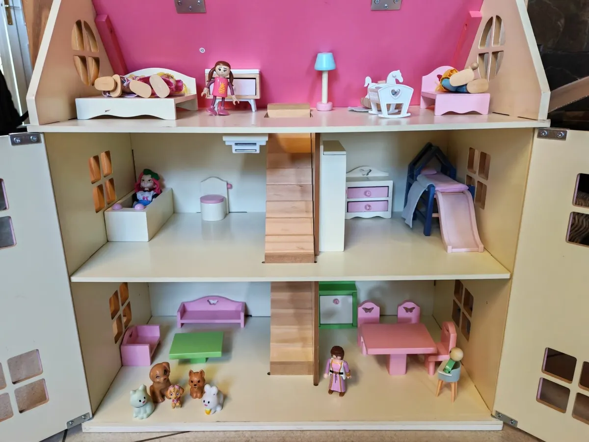 Wooden Dolls House & Accessories €25 for all - Image 3