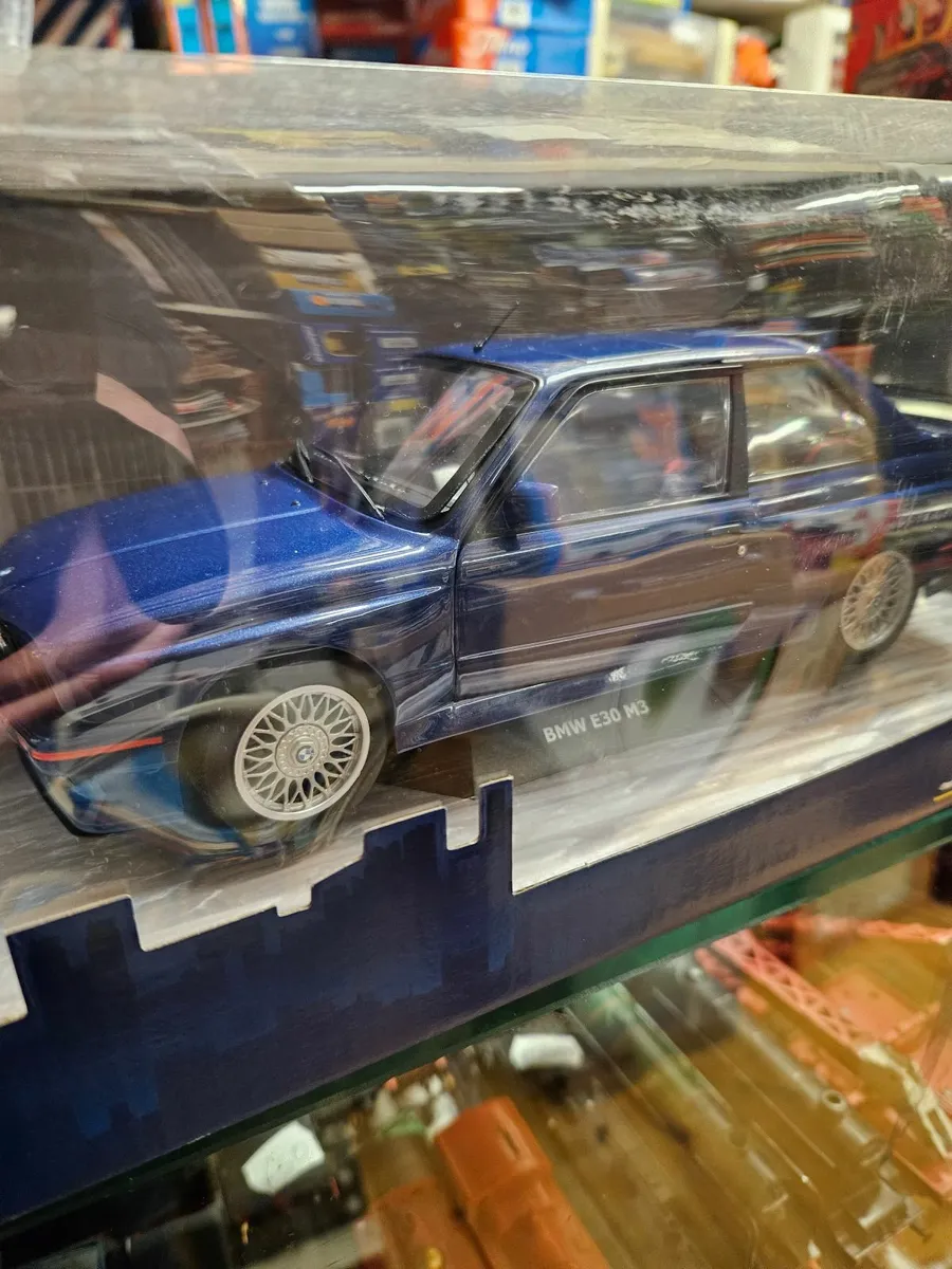 Corgi Solido BMW E30 M3 1.18 - Image 2