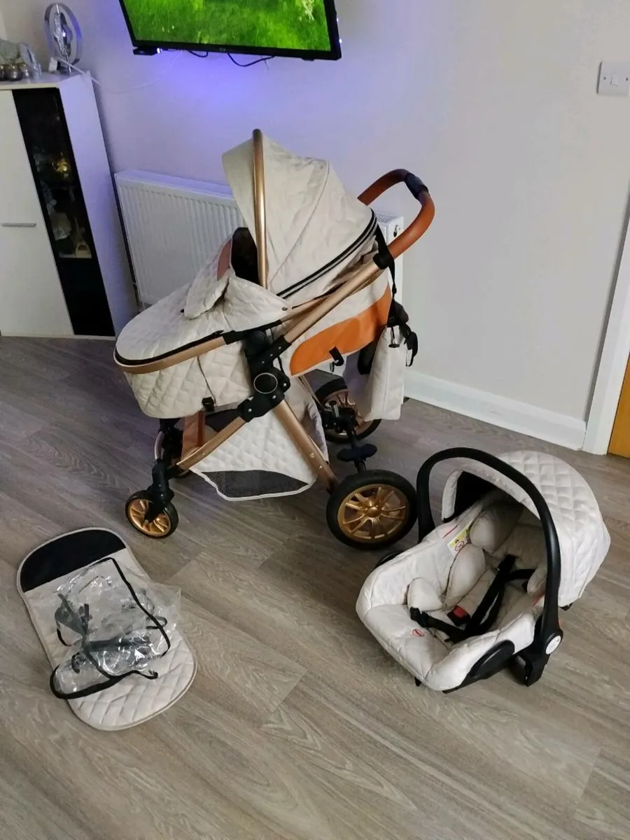 Baby buggy luxurious 
Full set like new
Used just - Image 1