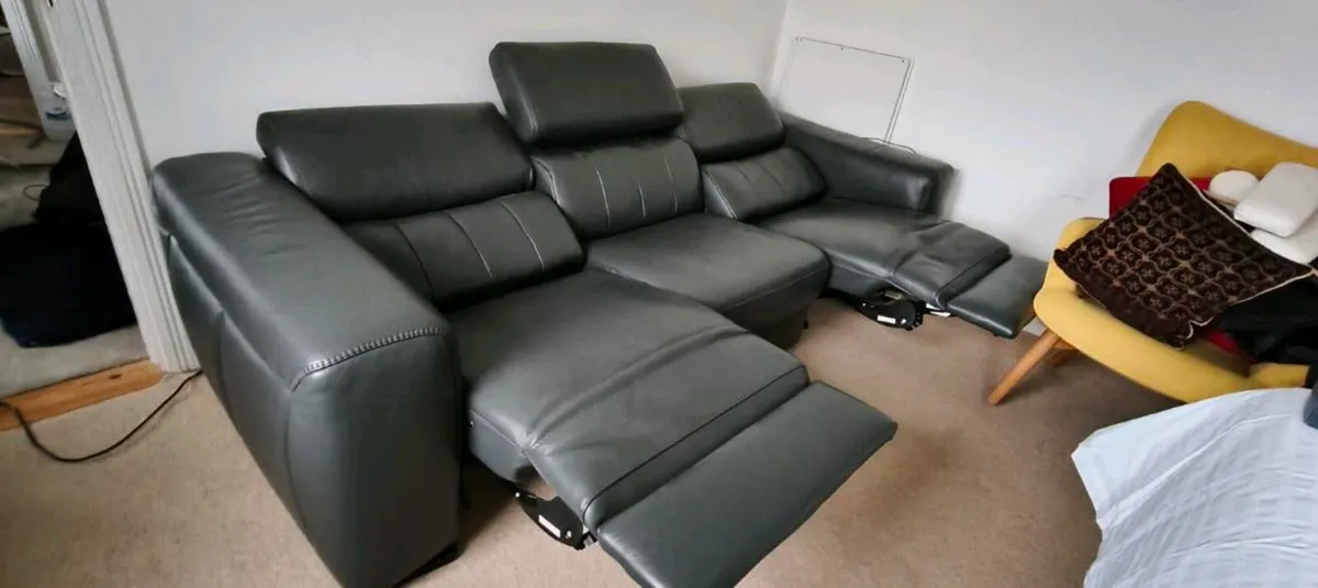Beautiful leather sofas 2+3 - Image 1
