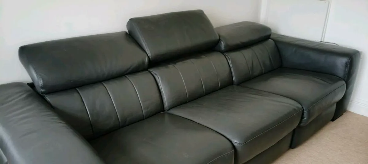 Beautiful leather sofas 2+3 - Image 4