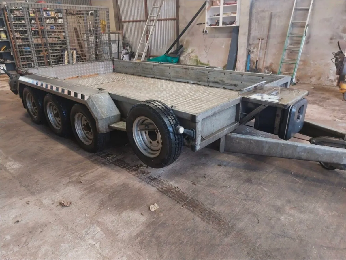Wanted used Tri axel plant trailer
