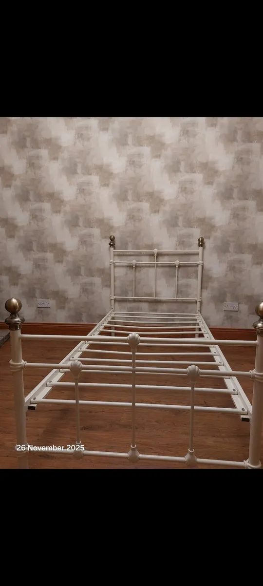 Single frame cream bad