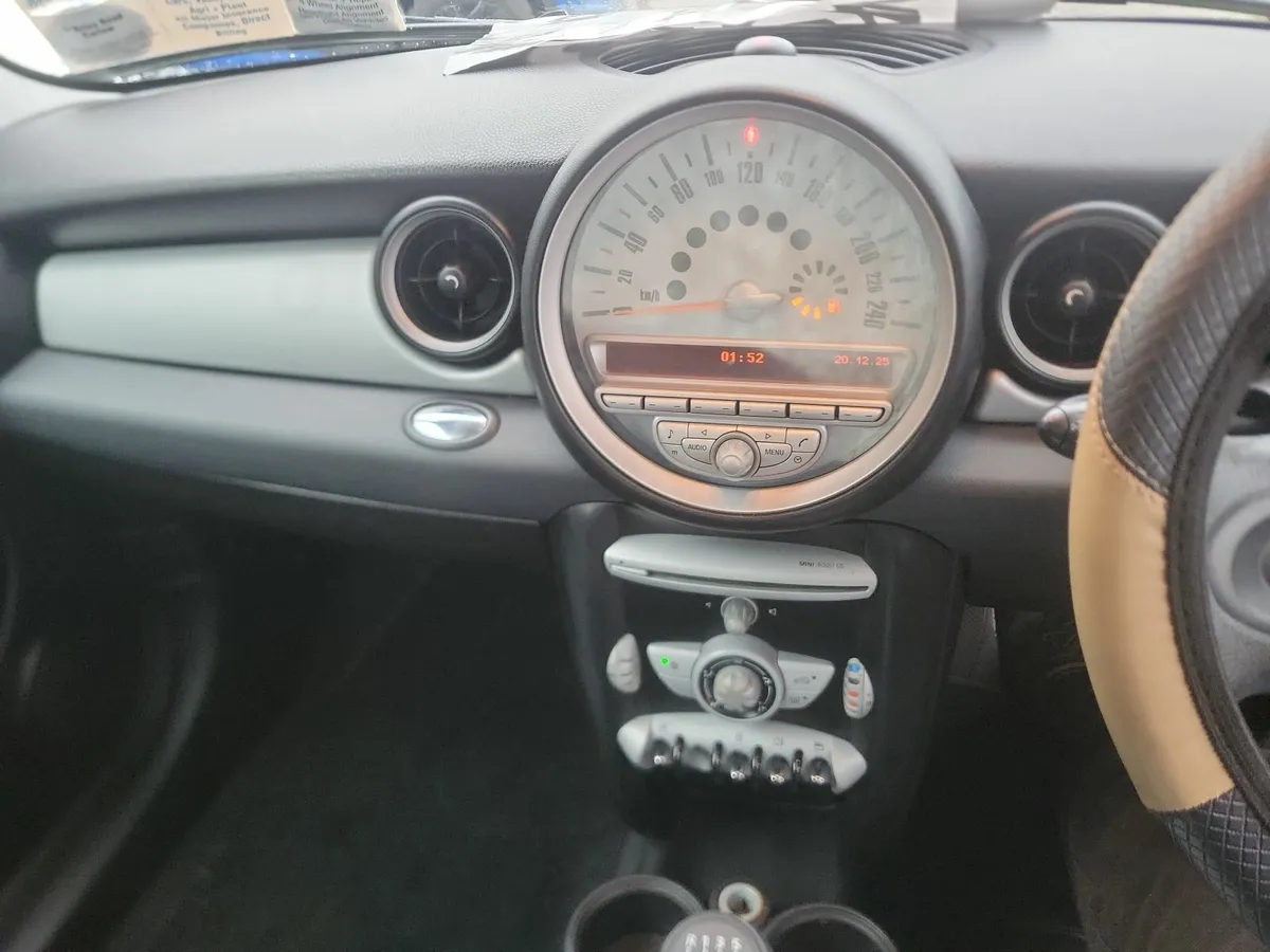 Mini Cooper 2010 - Image 2