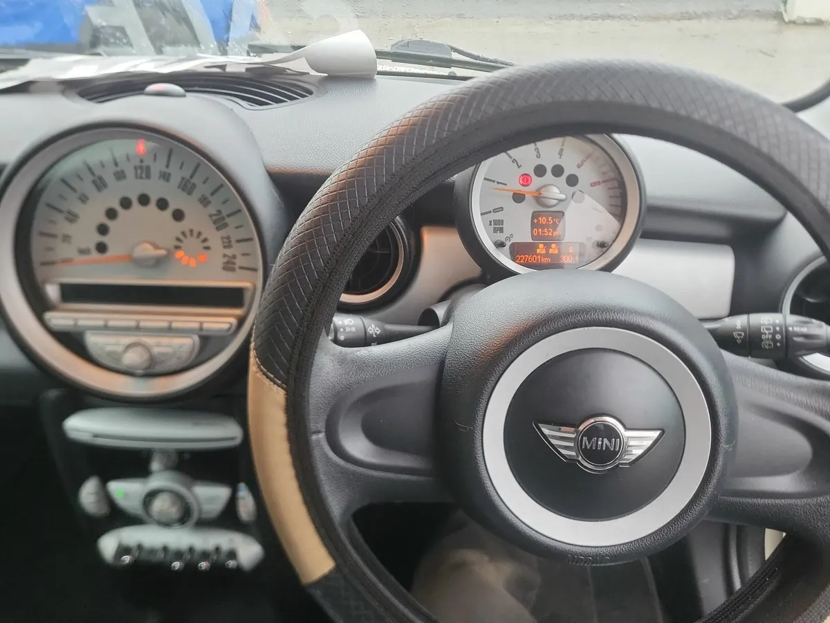 Mini Cooper 2010 - Image 3