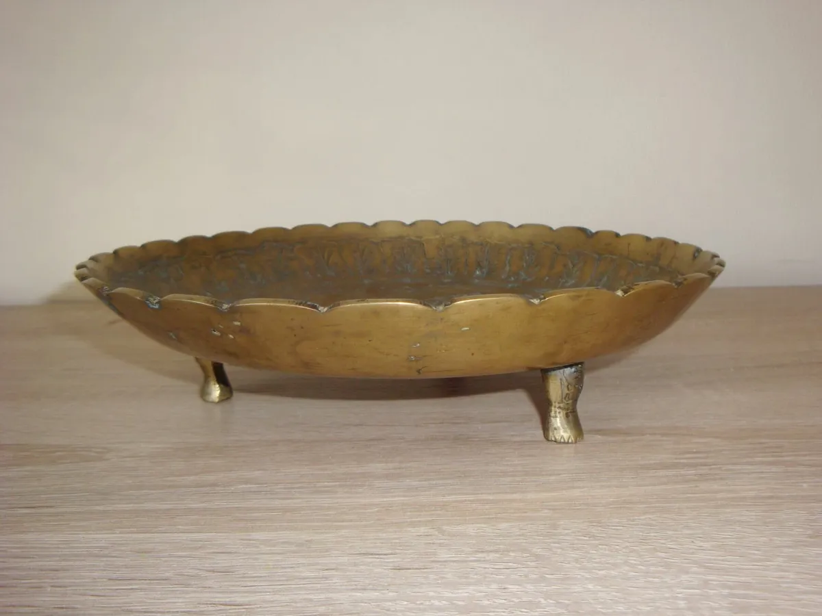 Brass footed bowl scalloped dish vintage - Image 1
