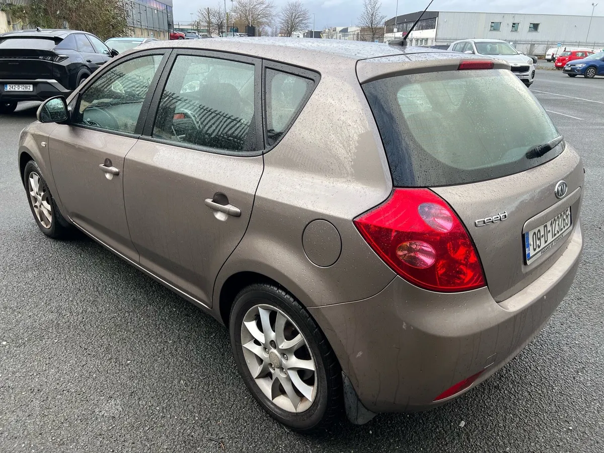 Kia Ceed 1.6 CRDI NCT 12/26 TAX 08/26 low miles - Image 4