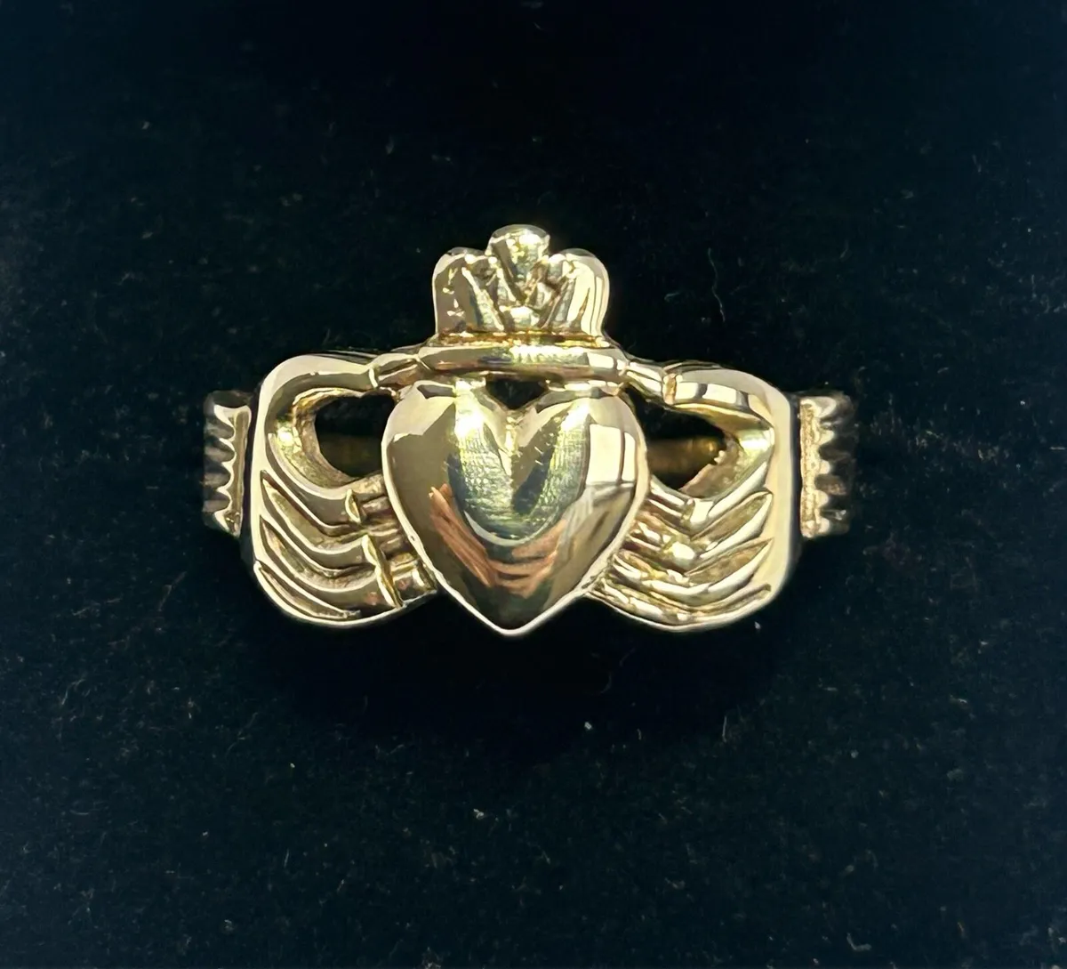 Heavy Gentleman’s 9k Gold Claddagh Ring - Image 2
