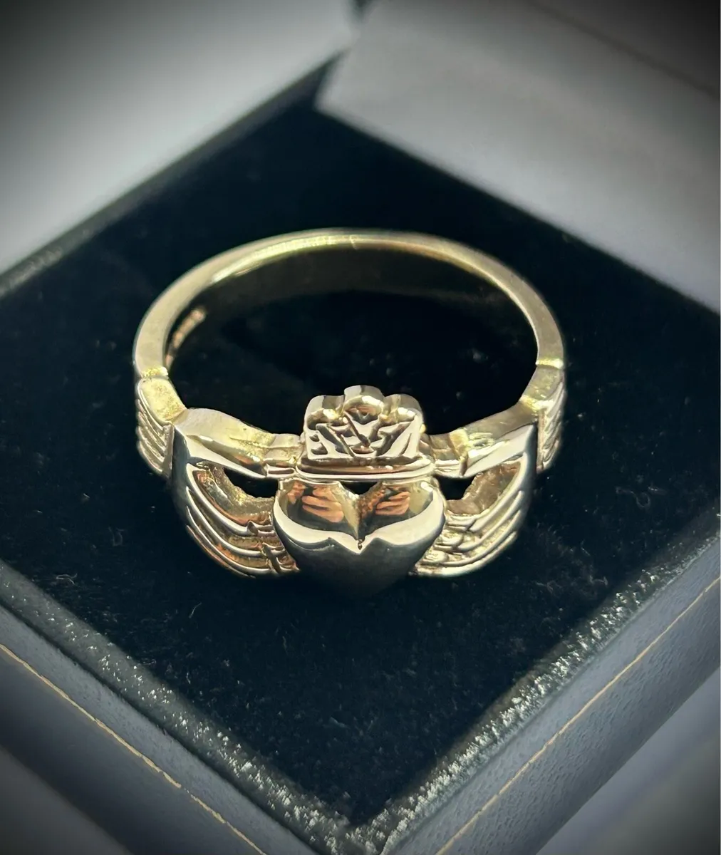 Heavy Gentleman’s 9k Gold Claddagh Ring - Image 3