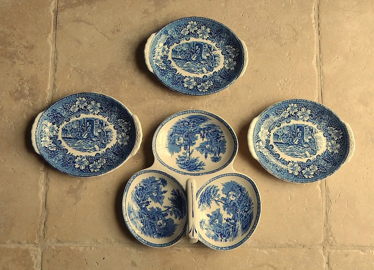 Selection of Vintage English Pottery Dishes - Image 1