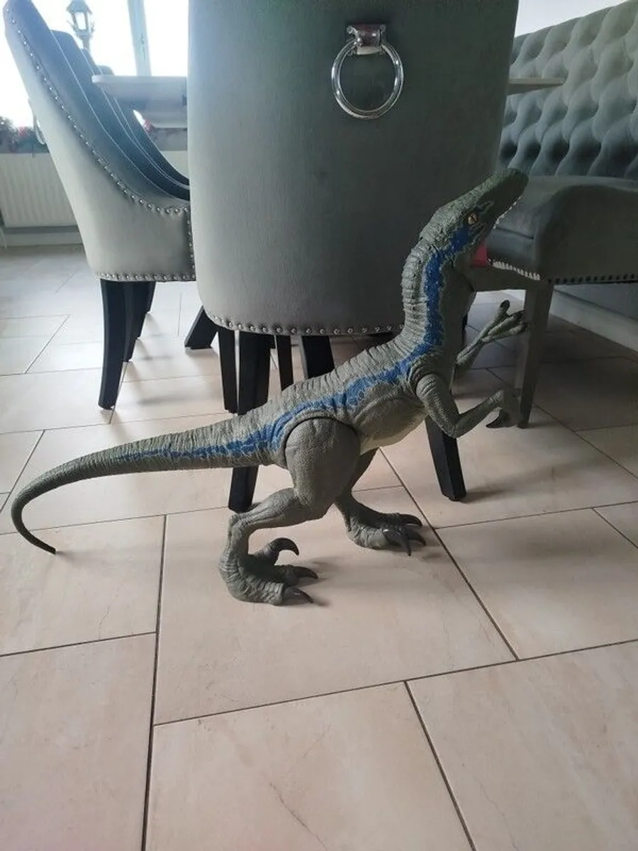 Large dinosaur - Image 2