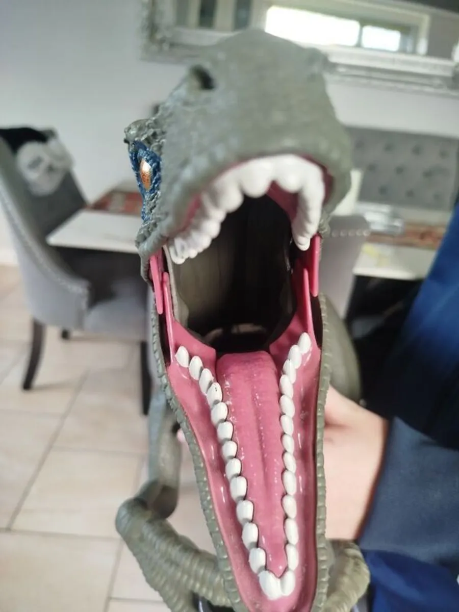 Large dinosaur - Image 3