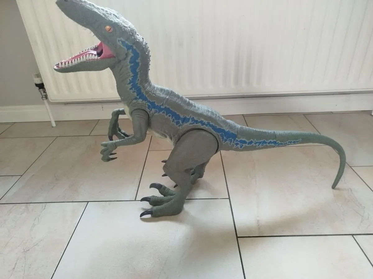 Large dinosaur - Image 4