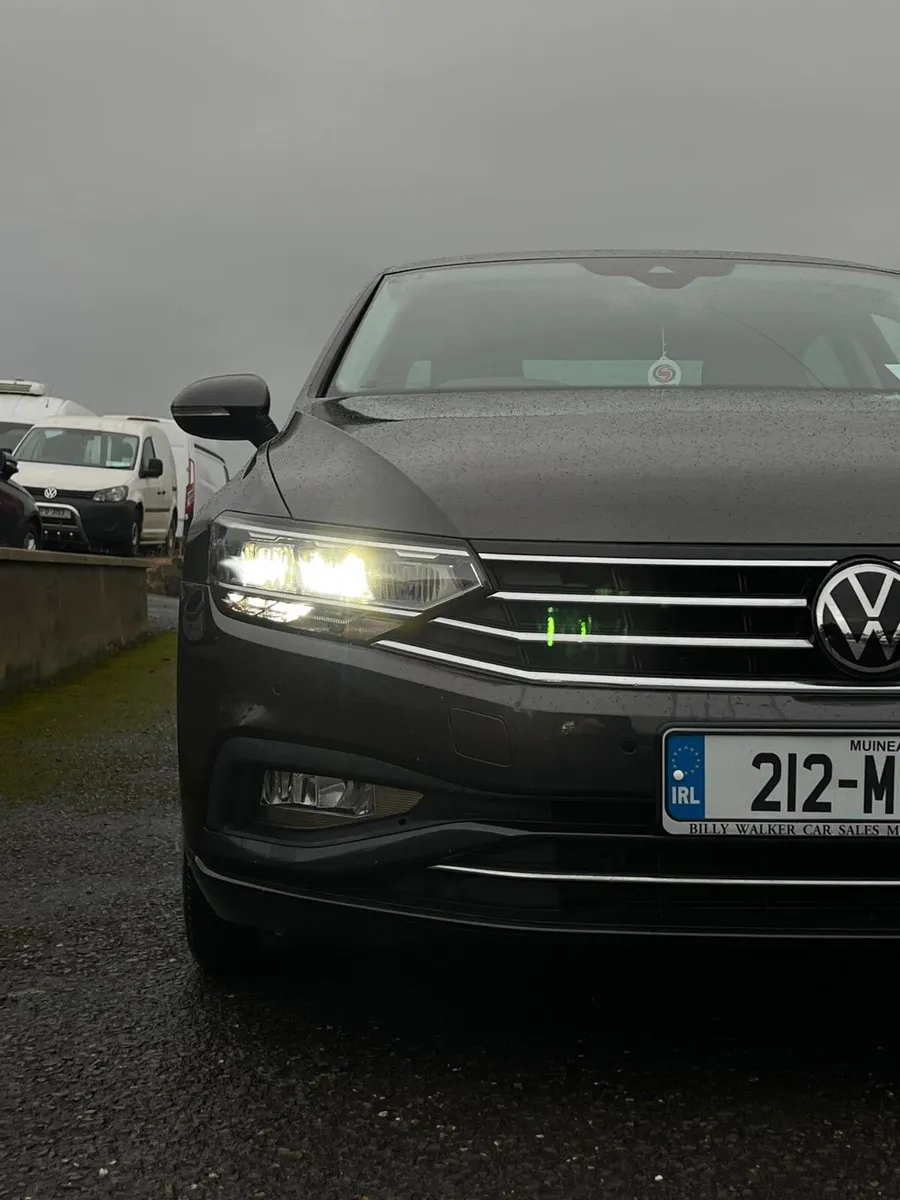 Volkswagen Passat 2021 - Image 3