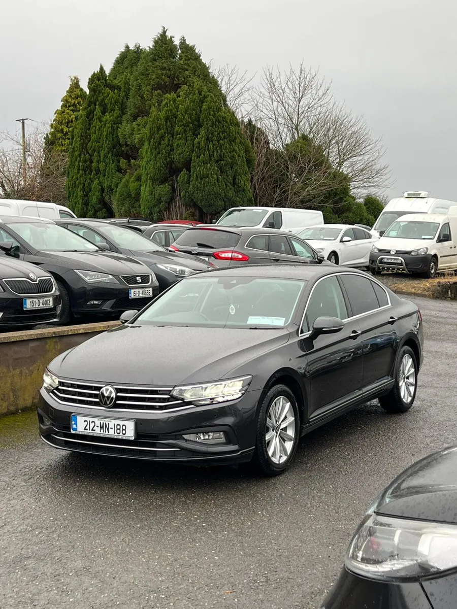 Volkswagen Passat 2021 - Image 2