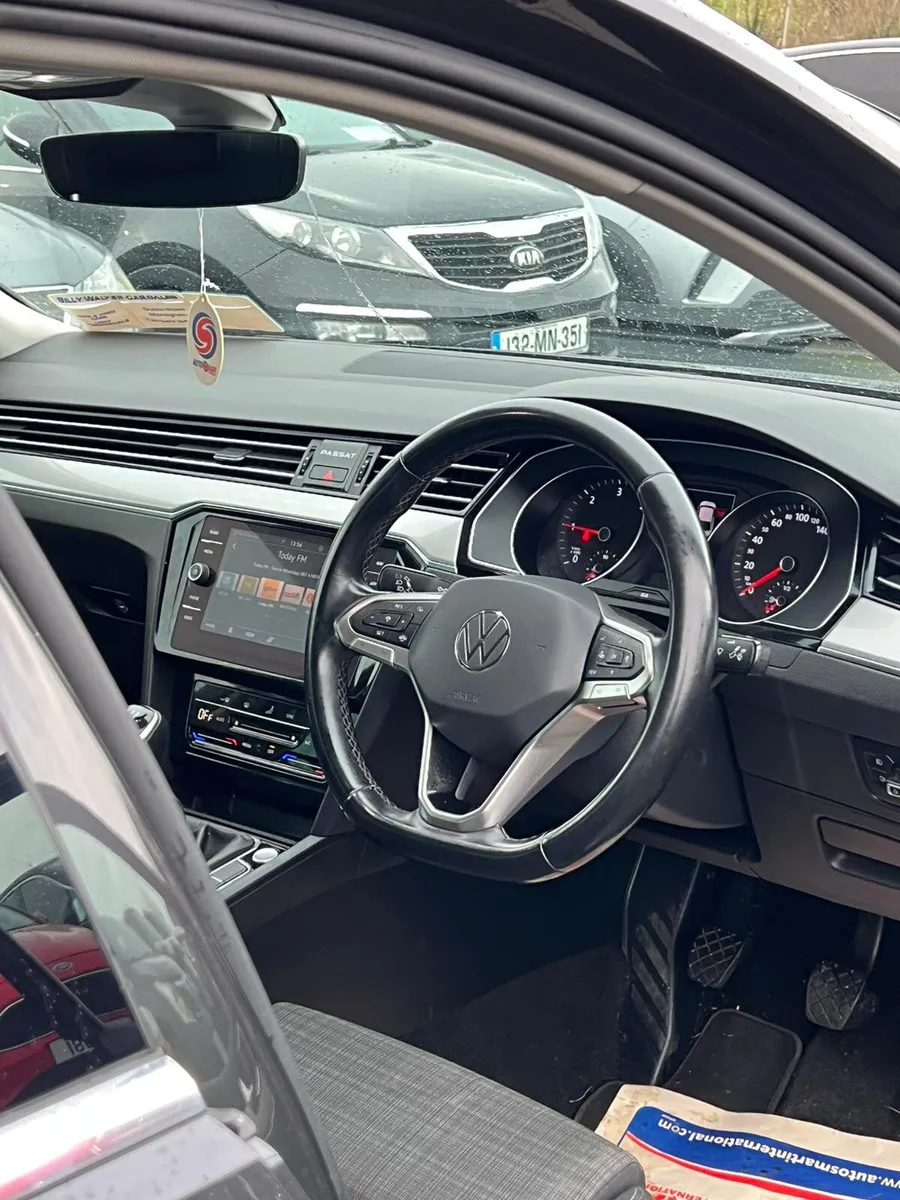 Volkswagen Passat 2021 - Image 4