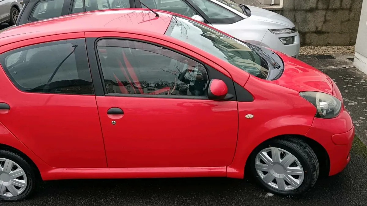 Toyota Aygo *LOW kilometres* - Image 3